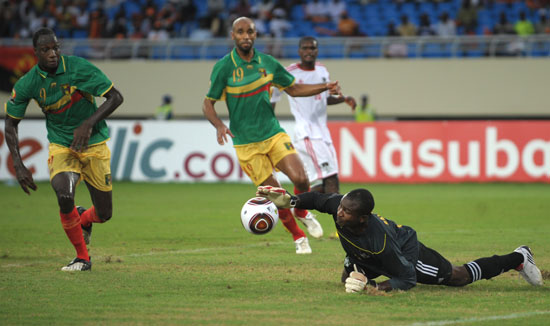 篮球湖人球员社媒晒训练照，状态积极（湖人球员社媒晒出训练照，状态积极向上）