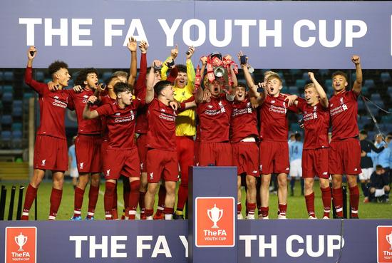 率重庆铜梁龙冲超，张外龙有望带领第5支球队征战中超（张外龙率重庆铜梁龙冲超，有望执教第5支中超球队）